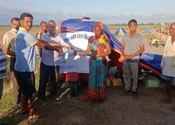 जनता पुस्तकालयले गर्‍यो नगद सहयोग