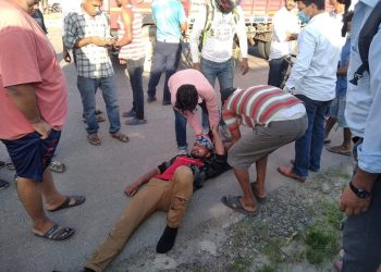मोटरसाइकल एकआपसमा ठोक्किँदा तीन जना घाइते