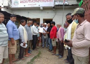 भजनी बाढी पीडितले दिए नगर प्रमुखलाई ज्ञापनपत्र