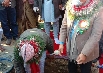 मन्त्री भट्ट र नेम्वाङले गरे सडकको संयुक्त सिलान्यास