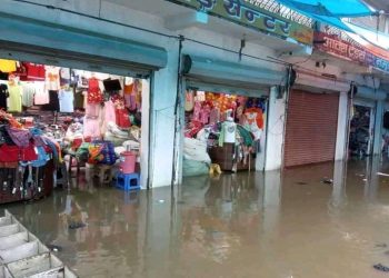 सडक निर्माण ढिलाईका कारण टीकापुर डुवानको जोखिममा