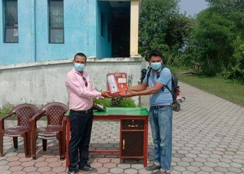 स्वास्थ्य चौकीलाई सामग्री वितरण