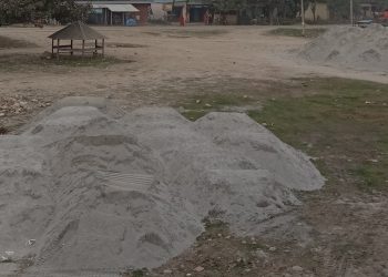 निर्माण सामाग्री राख्ने थलो बन्दै सार्वजनिक जग्गा