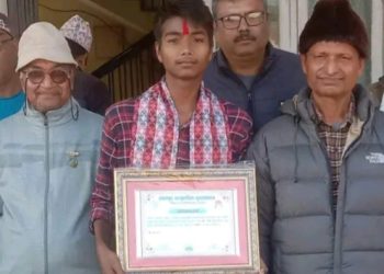 पुस्तकालयको पुरस्कार उपेन्द्रलाई