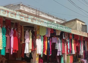 भवन जीर्ण बन्दा व्यापारीलाई समस्या
