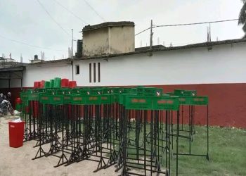 फोहोर व्यवस्थापनका लागि बजार क्षेत्रमा डष्टविन राख्दै नगरपालिका