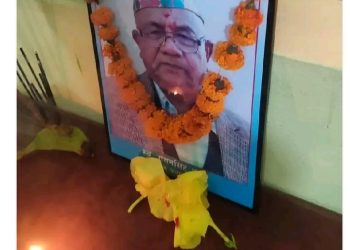स्व. पिताको जन्मदिनमा बिधालयलाई एक लाख