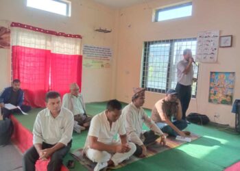 जेष्ठ नागरिकहरूलाई सम्मान सहित छाता उपहार