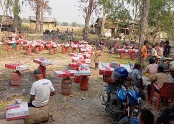 जंगल जोगाउन उपभोक्तालाई ग्यास र चुल्हो वितरण