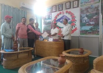 नगर प्रमुख थारु समक्ष २१ बुदे ज्ञापनपत्र
