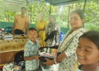 पाठ्यसामग्री तथा खेलकुद सामग्री वितरण