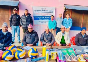 असहाय विद्यार्थीलाई सहयोग