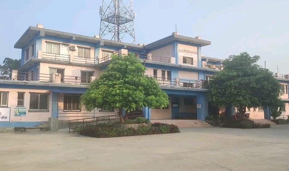 कर्मचारीको चलाखी २५ गतेको हाँजिरी २४ गते नै