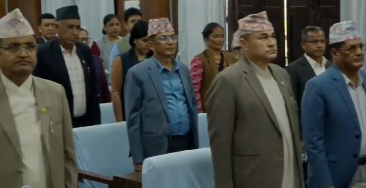 विश्वविद्यालय विधेयक टेबुल