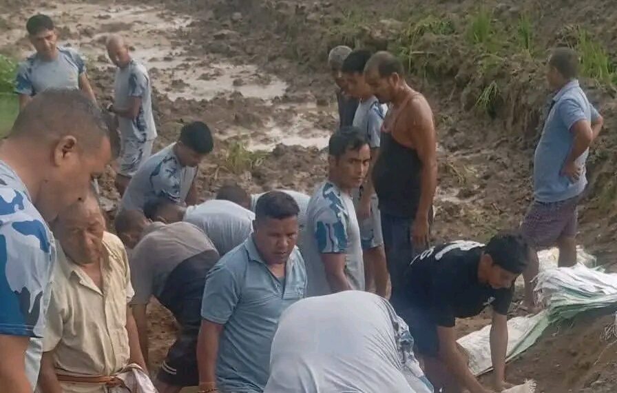 जनश्रमदान मार्फत जैविक तटबन्धन