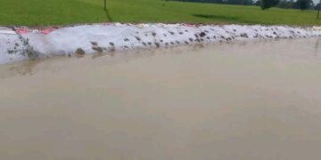 मोहनको कटानले सयौं घर जोखिममा